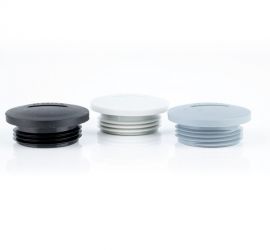 Drei Kunststoff (Polyamid PA6 GF30) Jacob Verschlussschrauben (metrisch), in Grau, Weiß und Schwarz auf einen eigenen Hintergrund.